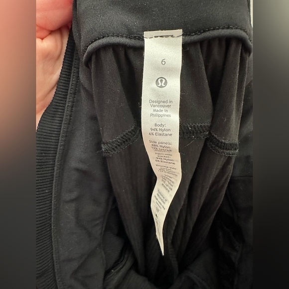 Lululemon Beyond the Studio Joggers Size  6 - Picture 9 of 10